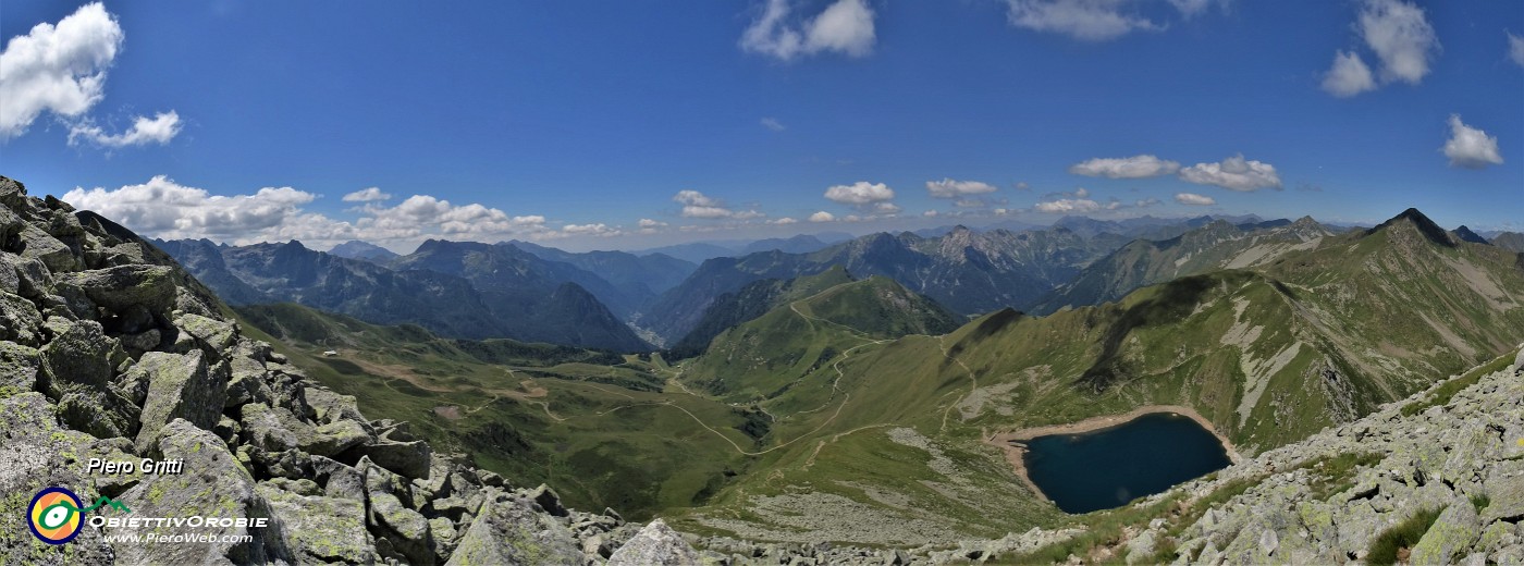 28 Vista panoramica sulla Val Carisole, Lago Moro e  Val Brembana.jpg